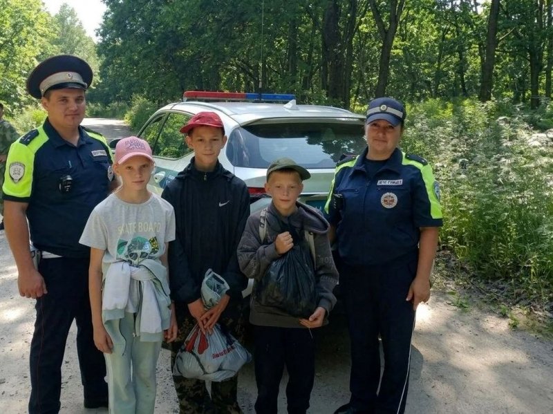 Полиция в Хабаровском крае разыскала потерявшихся в лесу детей Пресс-служба УМВД России по Хабаровскому краю