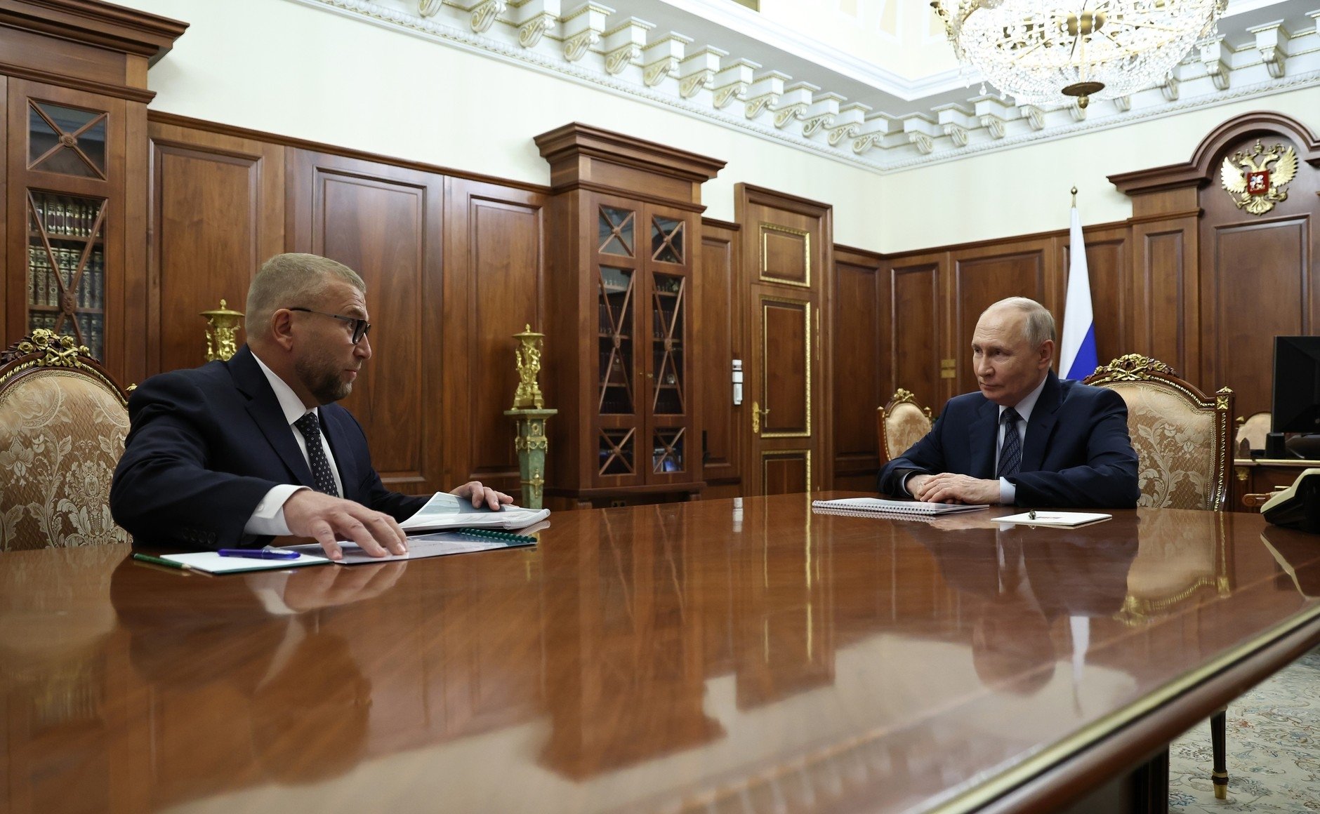 Встреча Владимира Путина с руководителем ФТС Валерием Пикалёвым Пресс-служба Кремля