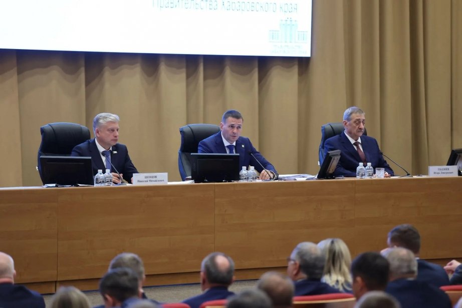 На расширенном заседании правительства хабаровского края Антон Шевченко, пресс-служба губернатора и правительства Хабаровского края