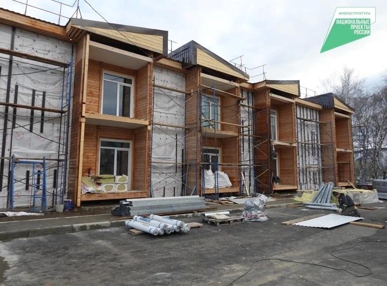 В Николаевске-на-Амуре продолжается строительство первого в крае дома из бруса Администрация Николаевского района